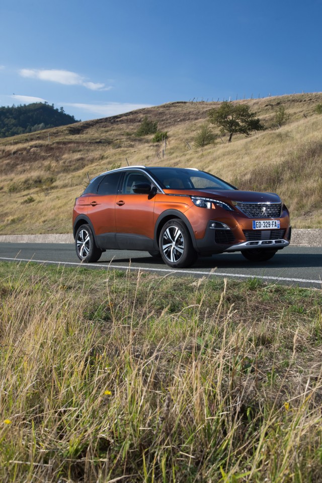 Photo Peugeot 3008 II Allure Metallic Copper - Essais presse 201