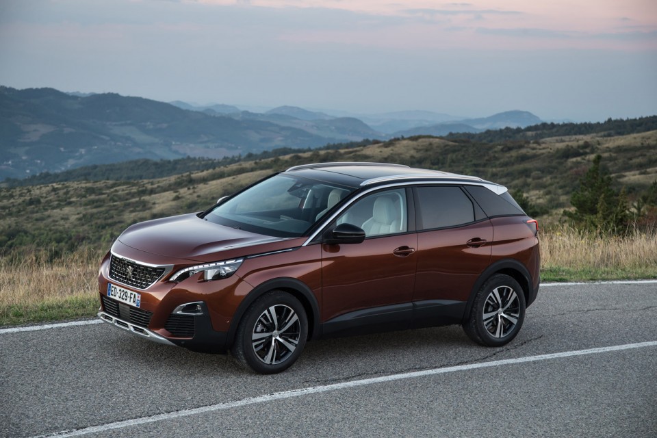 Photo Peugeot 3008 II Allure Metallic Copper - Essais presse 201