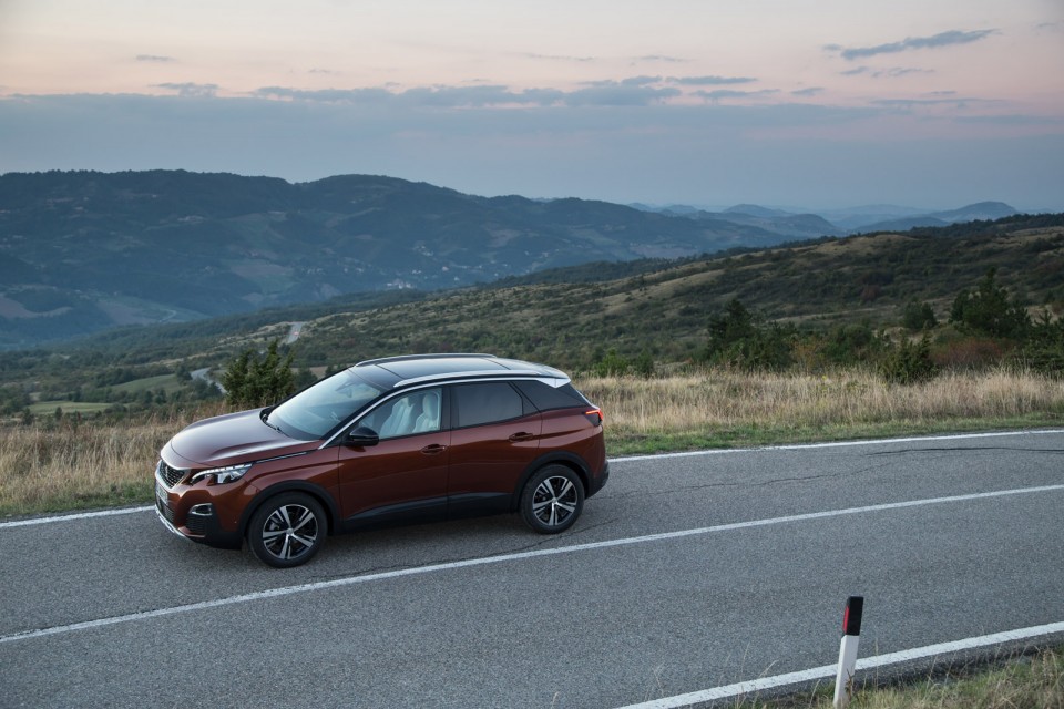 Photo Peugeot 3008 II Allure Metallic Copper - Essais presse 201