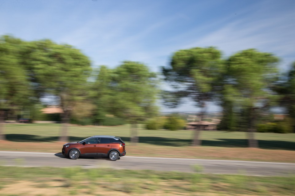 Photo Peugeot 3008 II Allure Metallic Copper - Essais presse 201