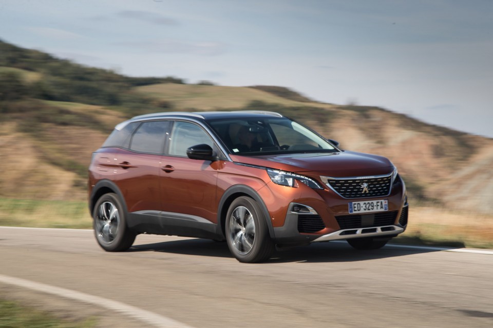 Photo 3/4 avant Peugeot 3008 II Allure Metallic Copper - Essais