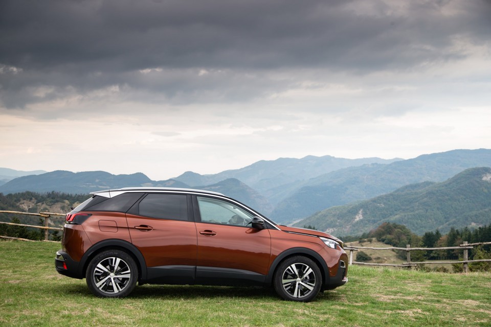 Photo Peugeot 3008 II Allure Metallic Copper - Essais presse 201