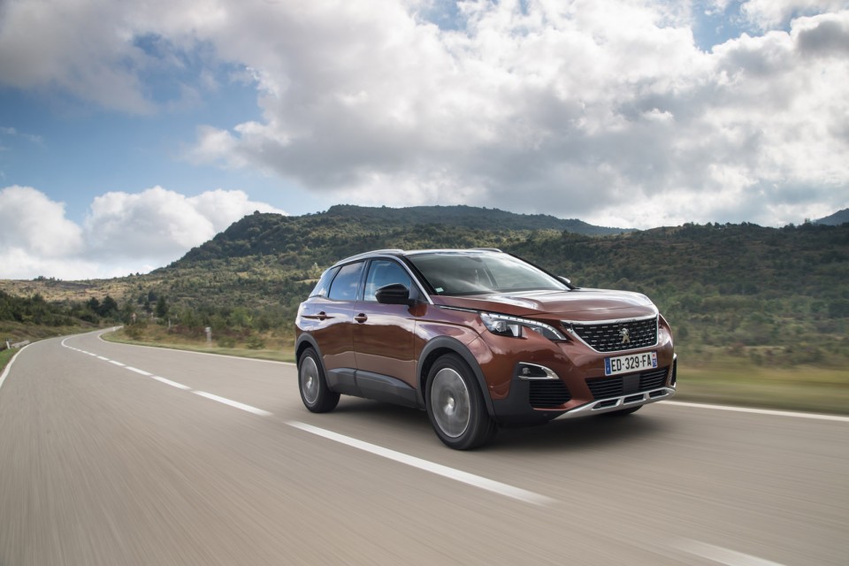 Photo Peugeot 3008 II Allure Metallic Copper - Essais presse 201