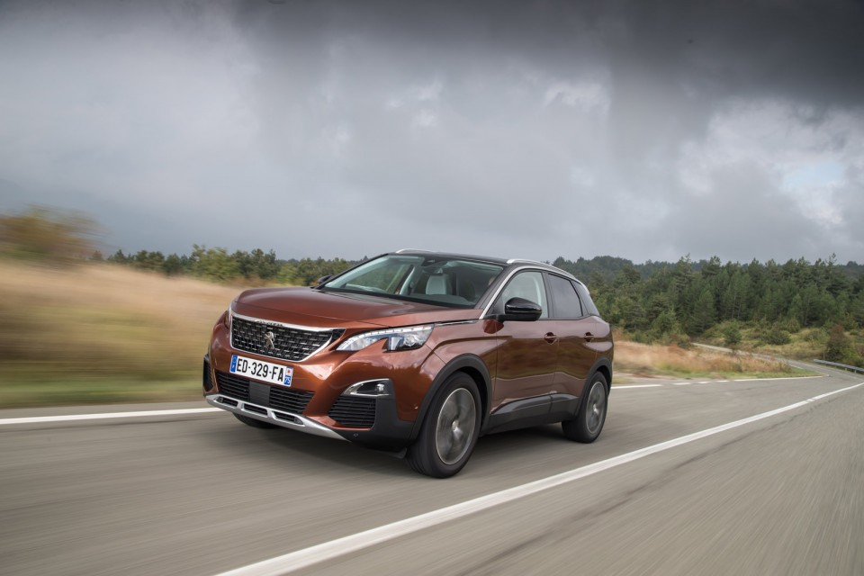 Photo Peugeot 3008 II Allure Metallic Copper - Essais presse 201