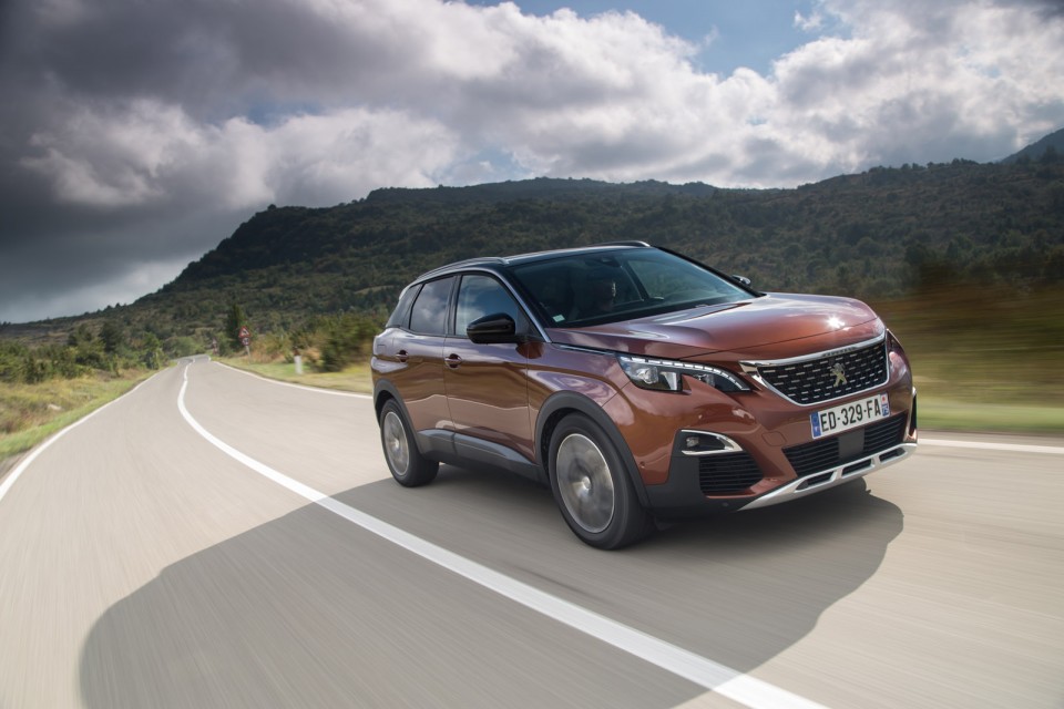 Photo 3/4 avant Peugeot 3008 II Allure Metallic Copper - Essais