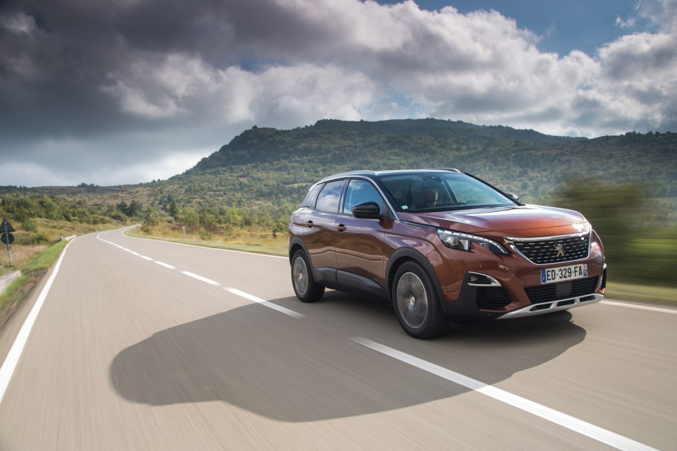Photo Peugeot 3008 II Allure Metallic Copper - Essais presse 201