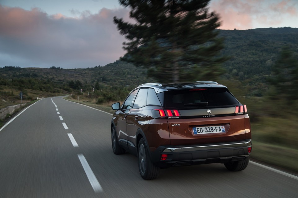 Photo Peugeot 3008 II Allure Metallic Copper - Essais presse 201