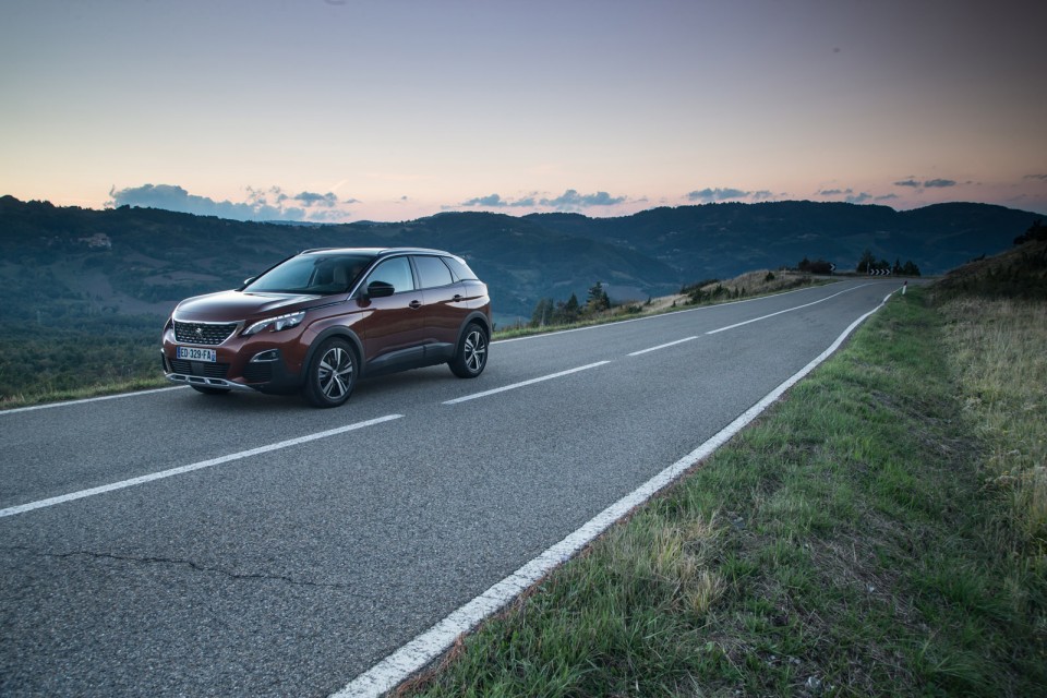 Photo Peugeot 3008 II Allure Metallic Copper - Essais presse 201