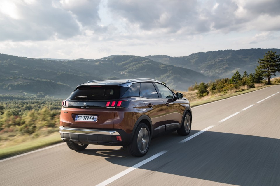 Photo Peugeot 3008 II Allure Metallic Copper - Essais presse 201