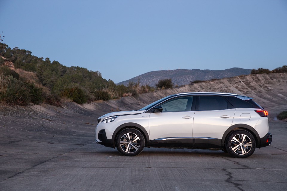 Photo Peugeot 3008 II GT HYbrid Blanc Nacré - Essais presse 202