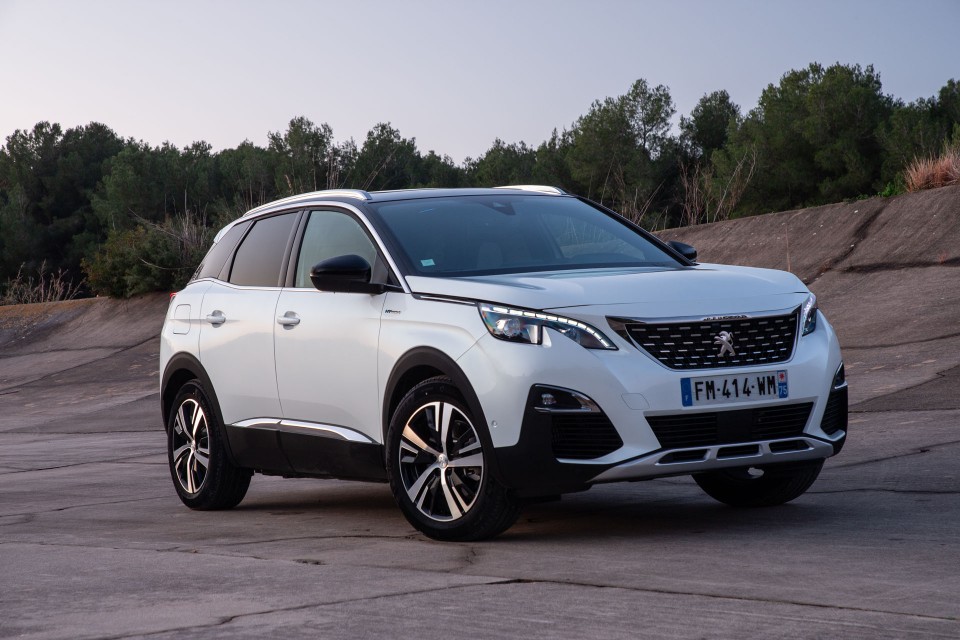 Photo Peugeot 3008 II GT HYbrid Blanc Nacré Essais