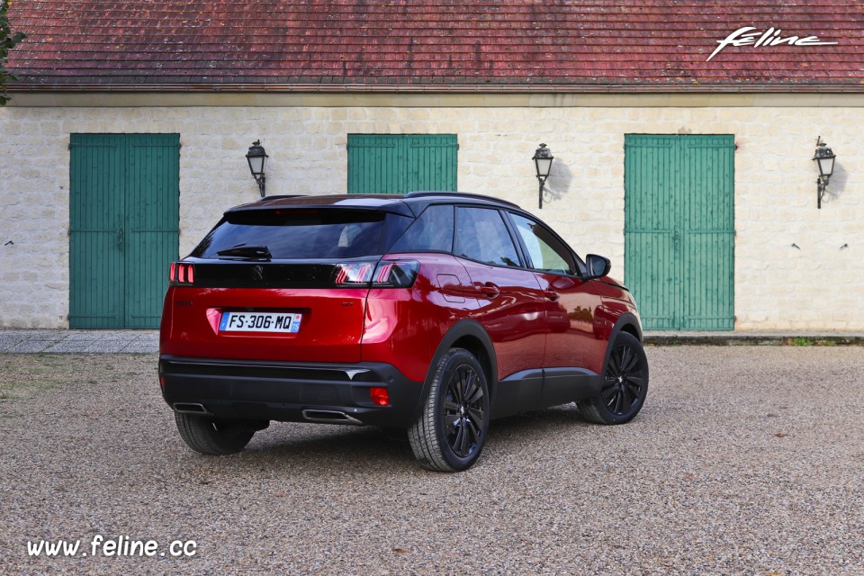 Photo 3/4 arrière Peugeot 3008 II restylée GT PureTech 180