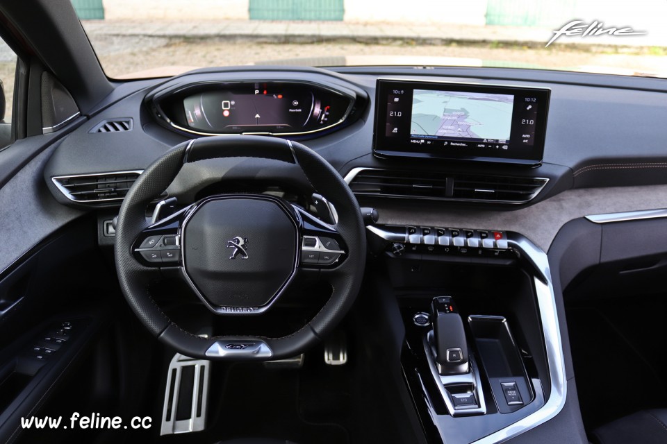 Photo poste de conduite i-Cockpit Peugeot 3008 II restylée GT P