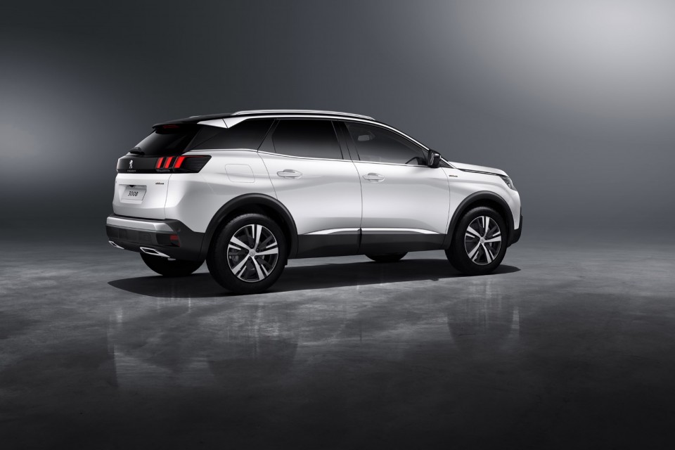 Photo officielle 3/4 arrière Peugeot 3008 GT Line (2016)