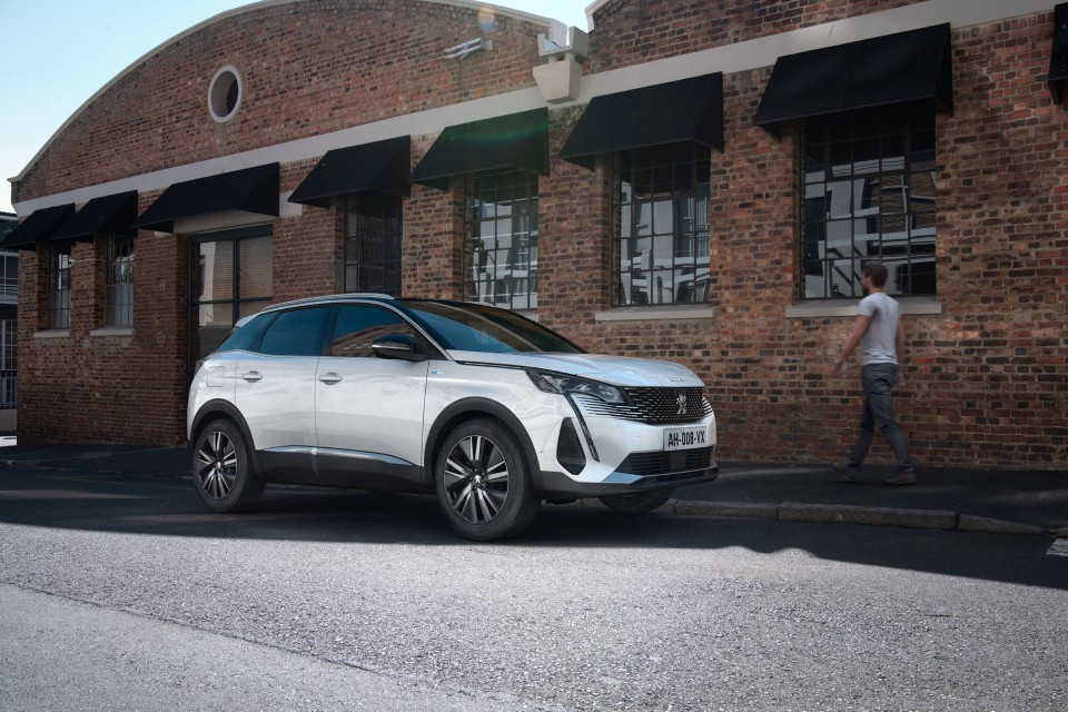 Photo urbaine Peugeot 3008 II HYbrid restylée (2020