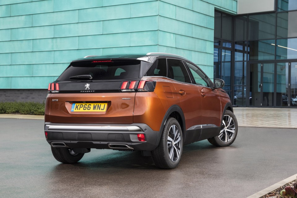 Photo officielle Peugeot 3008 II GT Line Metallic Copper (UK)