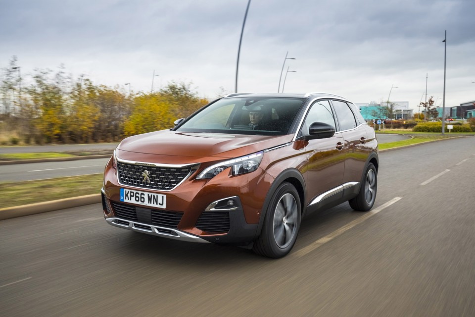 Photo officielle Peugeot 3008 II GT Line Metallic Copper (UK)