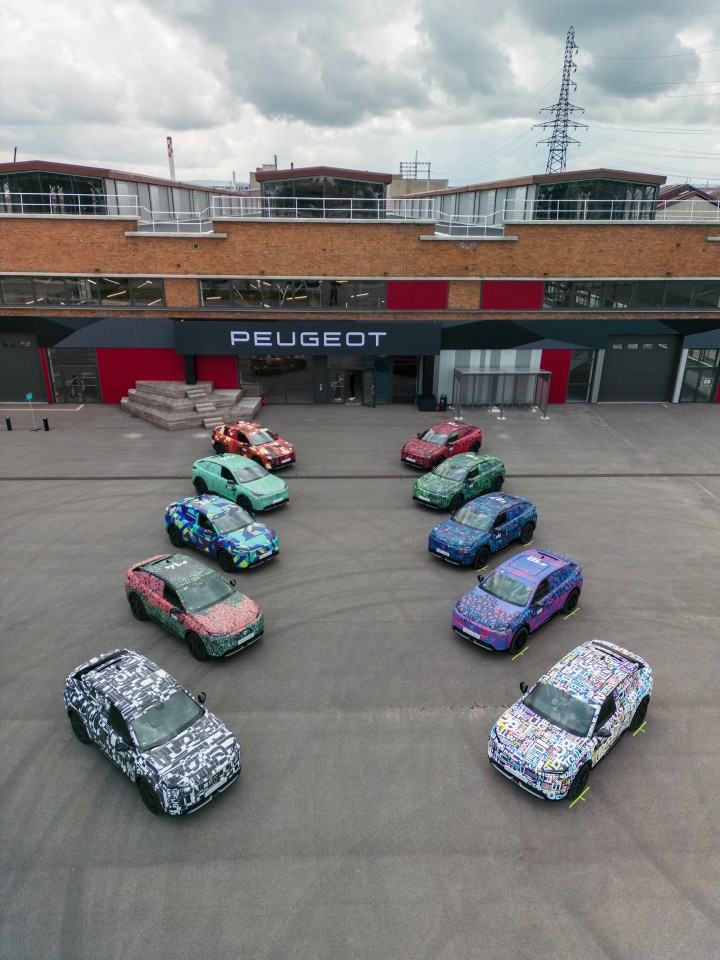 Photo Peugeot e-3008 III camouflée #CamoCatch - Présentation officielle (2023)