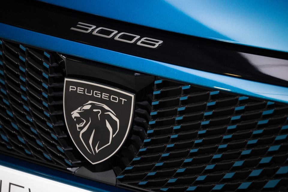 Photo logo Peugeot Peugeot e-3008 III Bleu Obsession - Présentation officielle (2023)