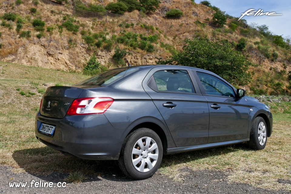 Photo 3/4 arrière Peugeot 301 Active 1.6 HDi 92 (2016)