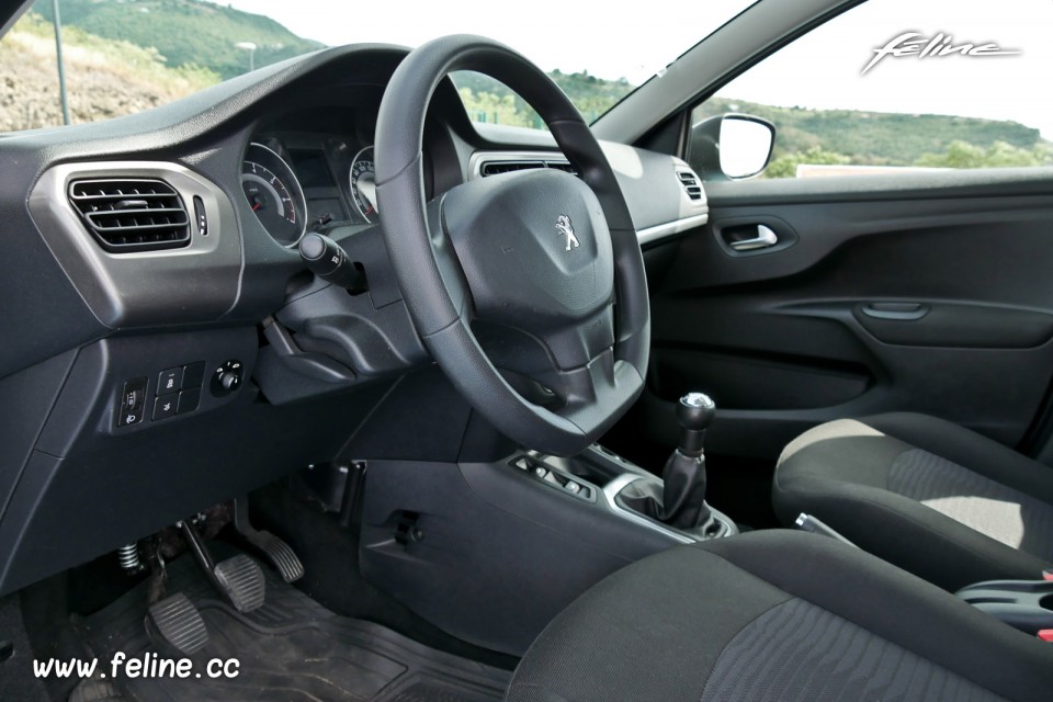 Photo volant Peugeot 301 Active 1.6 HDi 92 (2016)