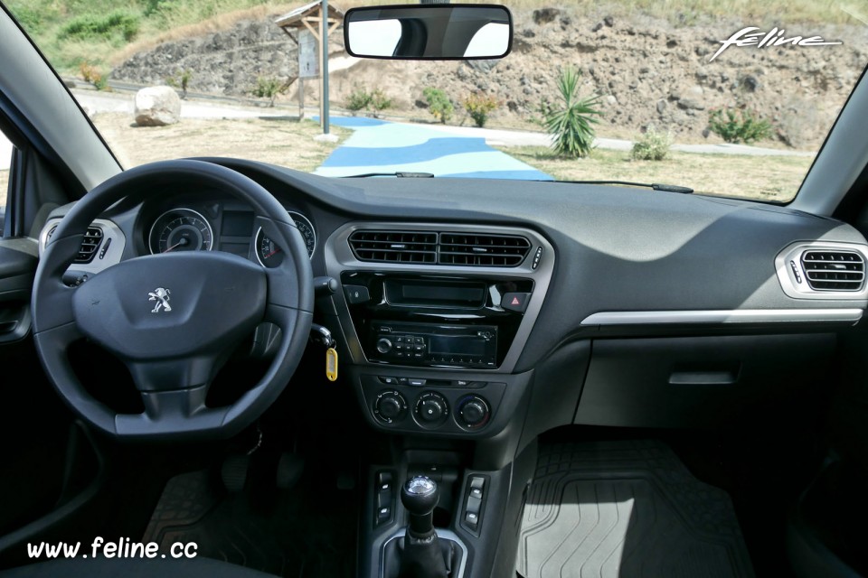 Photo intérieur Peugeot 301 Active 1.6 HDi 92 (2016)