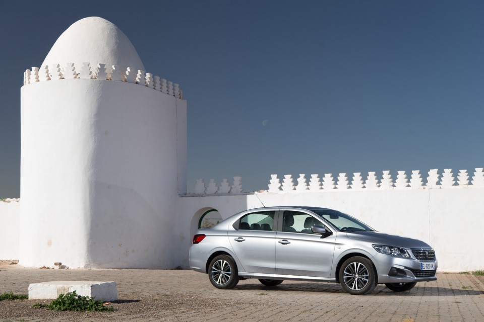 Photo Peugeot 301 I restylée Allure Gris Artense - Essais press