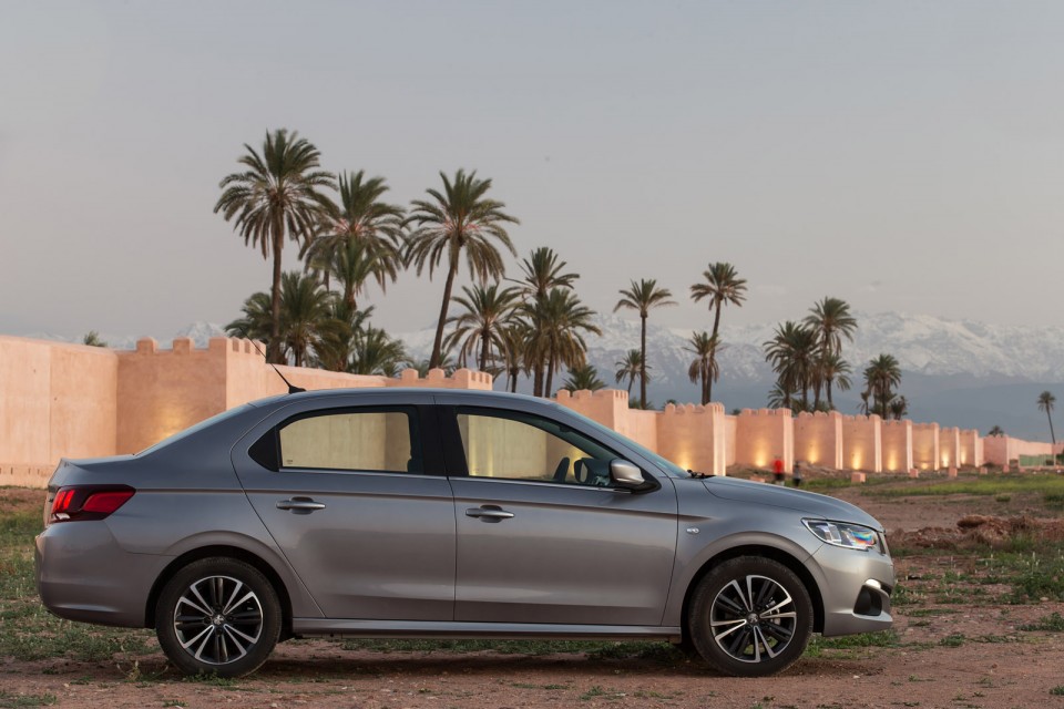 Photo Peugeot 301 I restylée Allure Gris Artense - Essais press