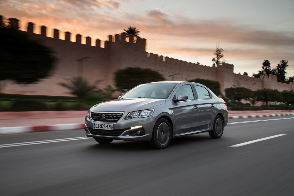 Photo Peugeot 301 I restylée Allure Gris Artense - Essais press