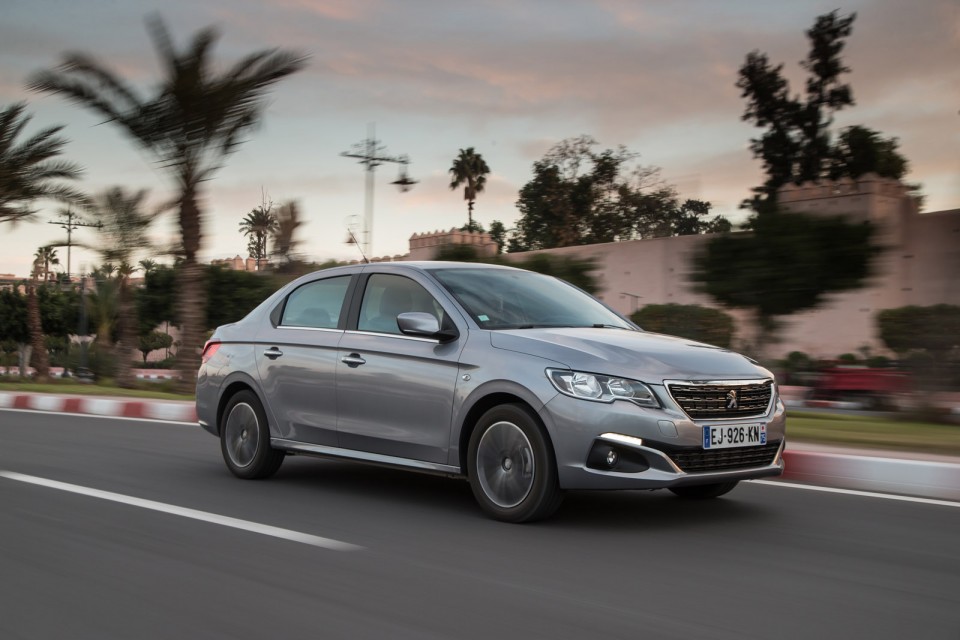Photo Peugeot 301 I restylée Allure Gris Artense - Essais press