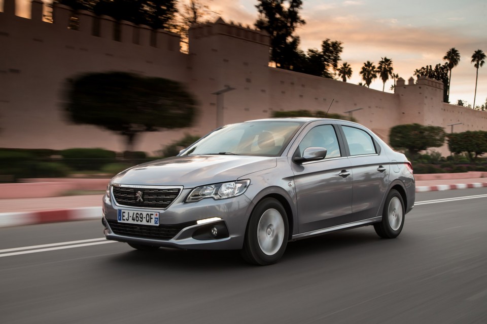 Photo Peugeot 301 I restylée Allure Gris Artense - Essais press