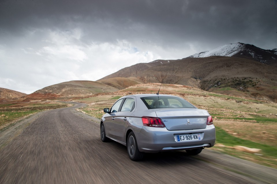 Photo Peugeot 301 I restylée Allure Gris Artense - Essais press