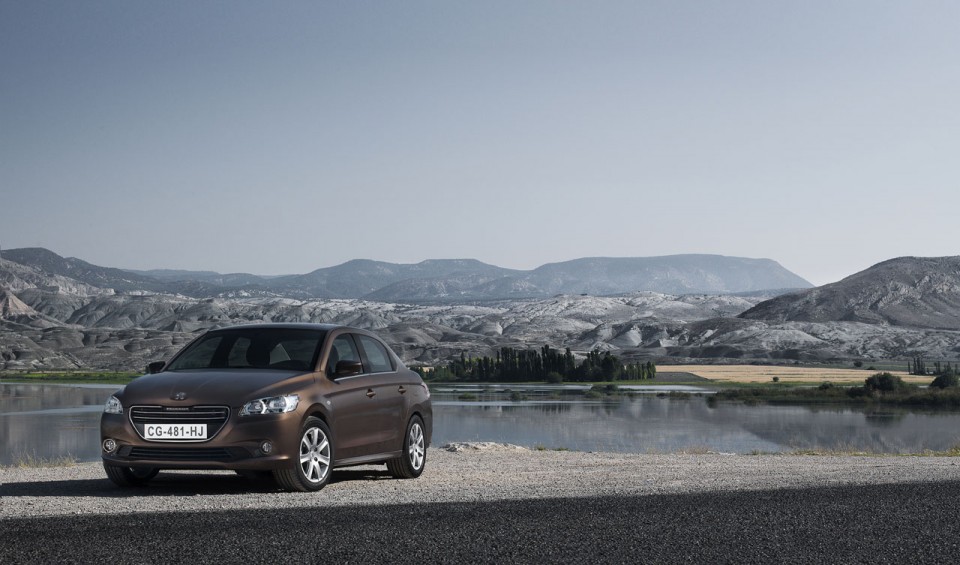 Photo statique Peugeot 301 I Brun Rich Oak (2012)