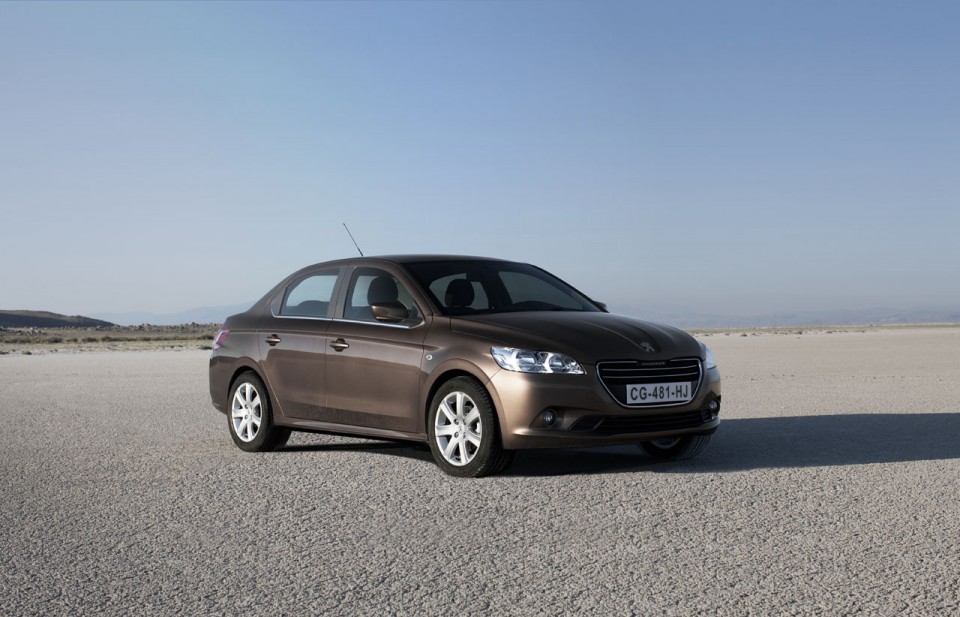 Photo officielle Peugeot 301 I Brun Rich Oak (2012)