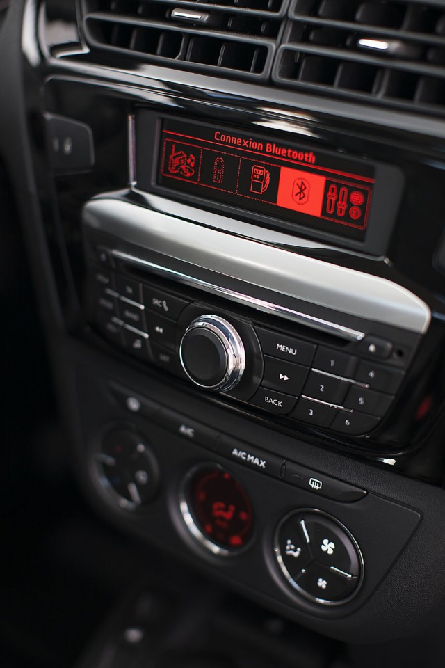 Photo autoradio BlueTooth Peugeot 301 I Brun Rich Oak (2012)