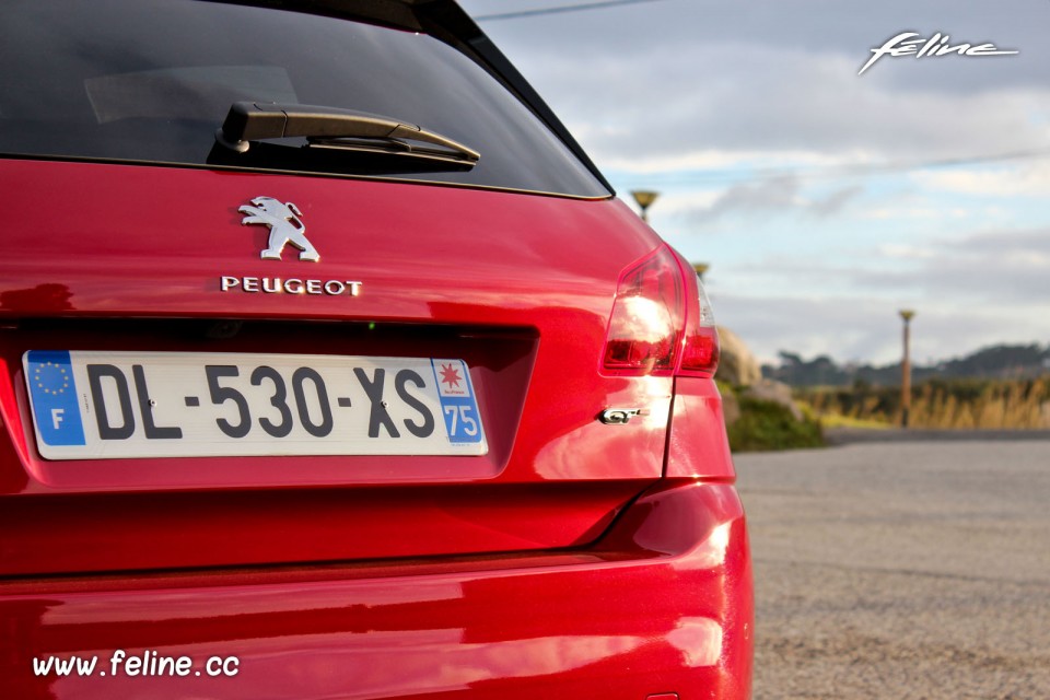 Photo coffre Peugeot 308 GT Rouge Rubi - Essais 2015