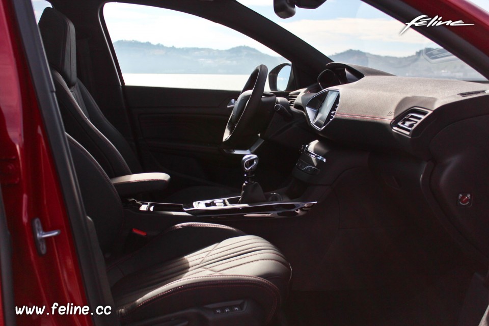 Photo i-Cockpit Peugeot 308 GT - Essais 2015