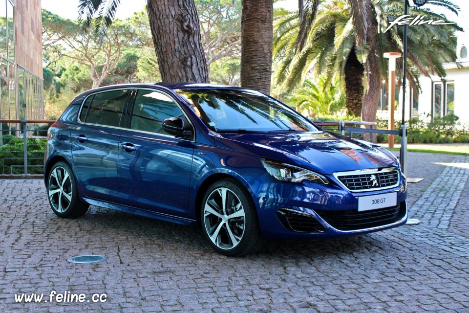 Photo Peugeot 308 GT Bleu Magnetic - Essais 2015