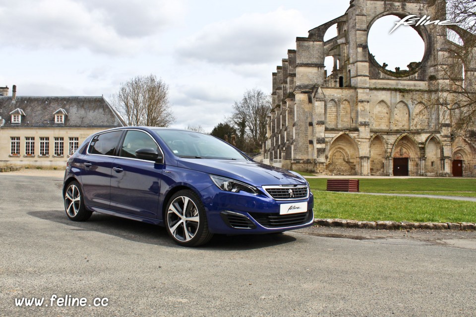 Photo essai Peugeot 308 GT Bleu Magnetic - 2.0 BlueHDi 180