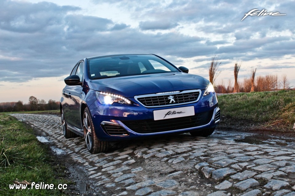 Photo essai Peugeot 308 GT Bleu Magnetic - 2.0 BlueHDi 180