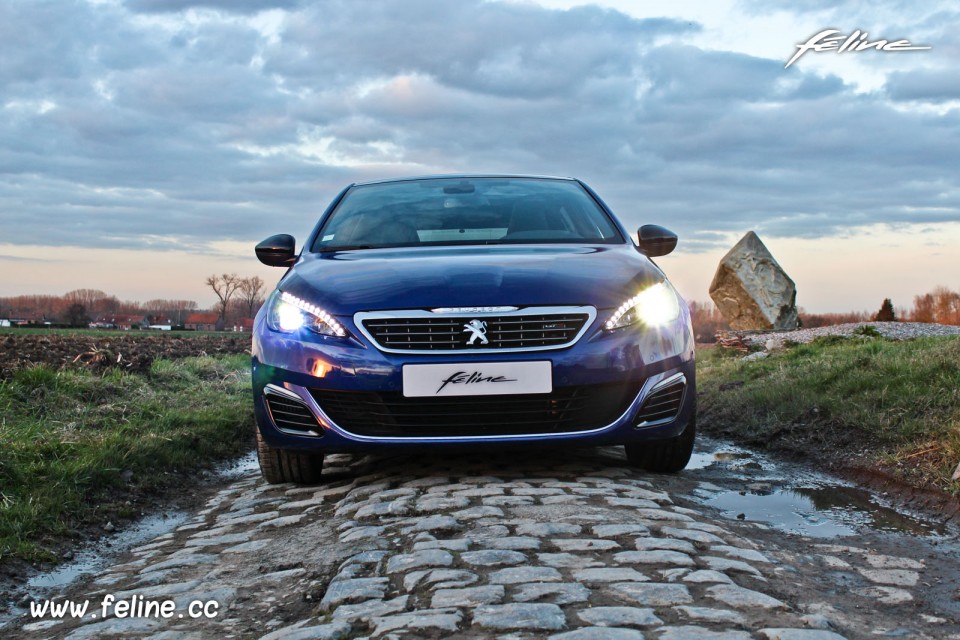 Photo essai Peugeot 308 GT Bleu Magnetic - 2.0 BlueHDi 180