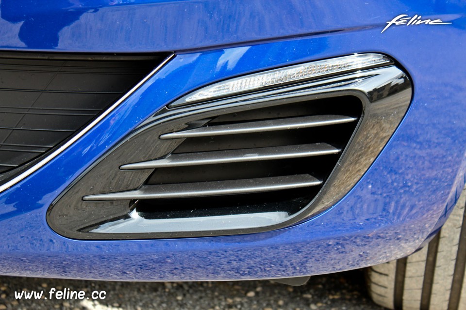 Photo écope prise d'air avant Peugeot 308 GT Bleu Magnetic - 2.