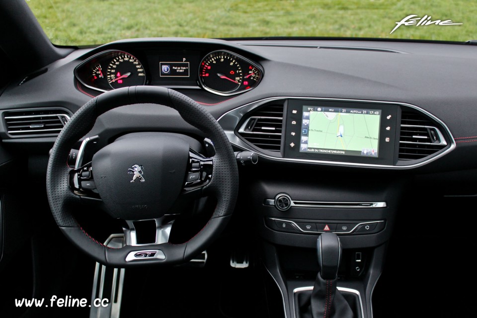 Photo poste de conduite i-Cockpit Peugeot 308 GT - 2.0 BlueHDi 1