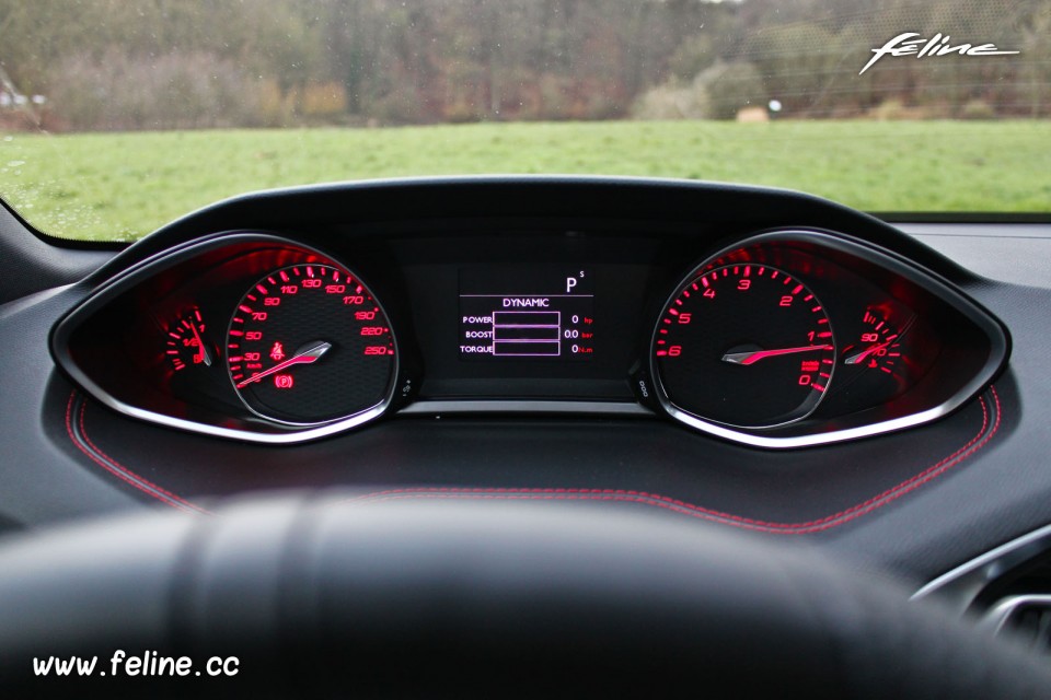 Photo combiné (Driver Sport Pack) Peugeot 308 GT - 2.0 BlueHDi