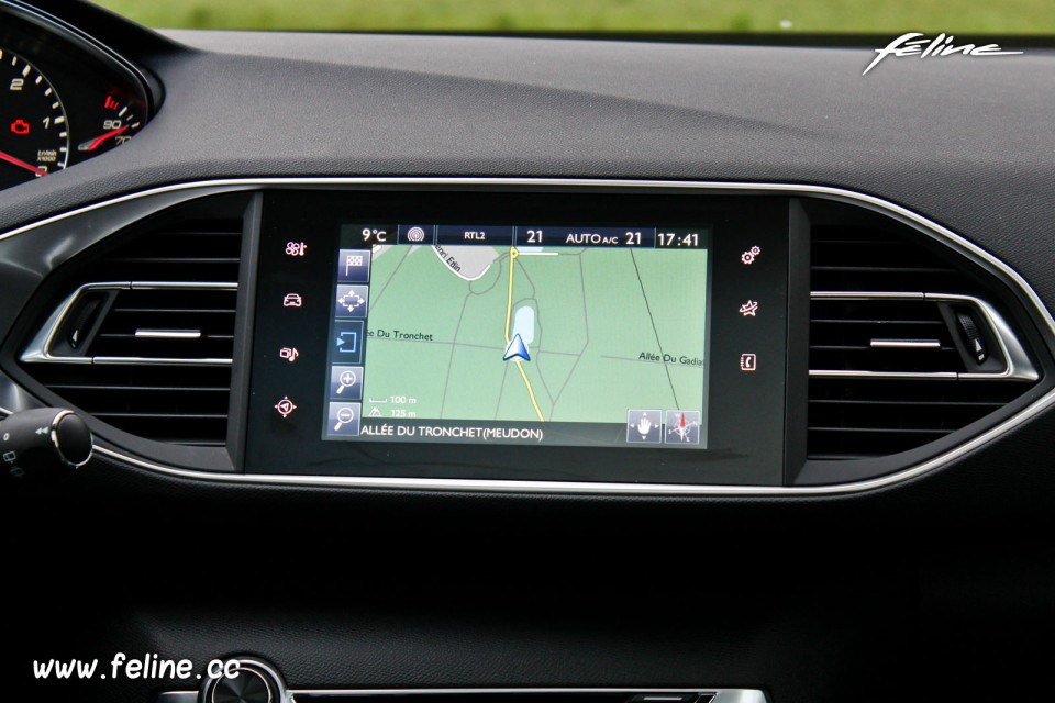 Photo navigation GPS écran tactile SMEG+ Peugeot 308 GT - 2.0 B
