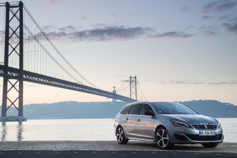 Photo Peugeot 308 SW GT Gris Artense - Essais 2015