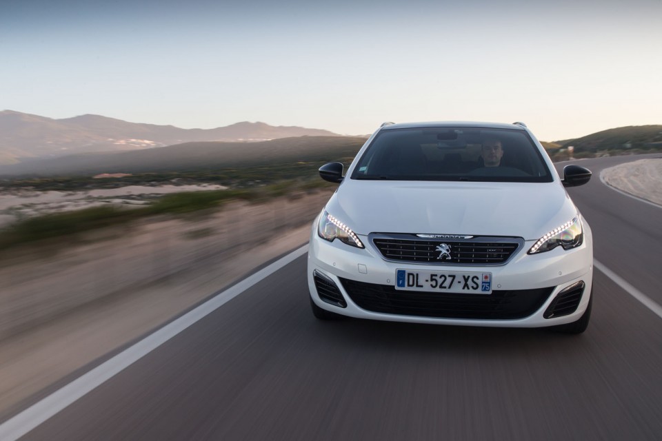 Photo Peugeot 308 SW GT Blanc Nacré - Essais 2015