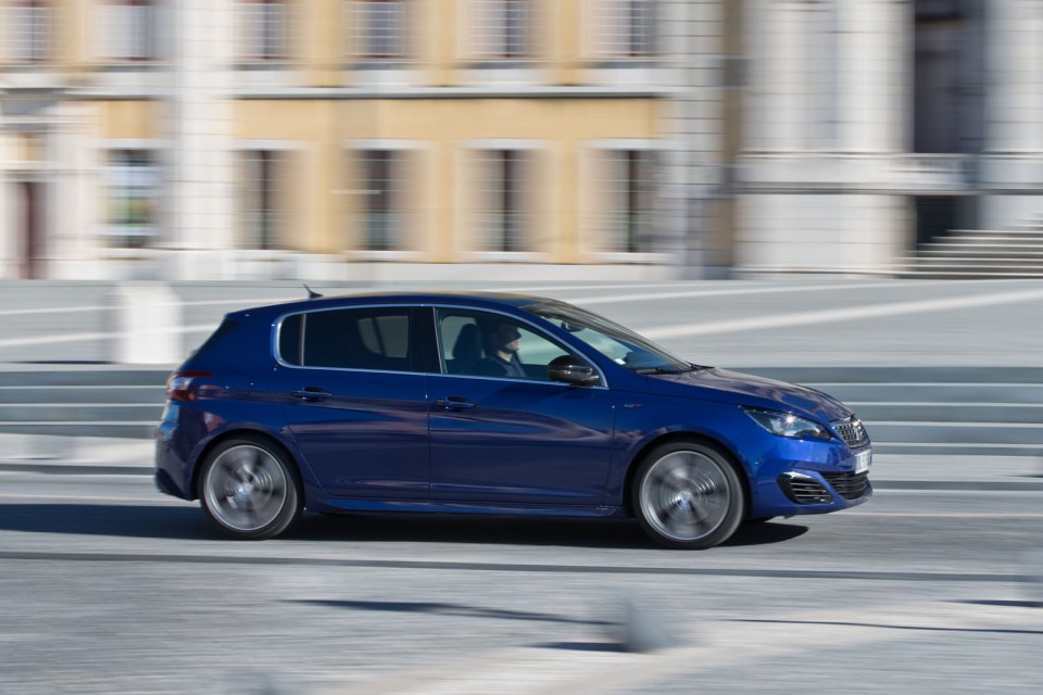 Photo Peugeot 308 GT Bleu Magnetic - Essais 2015