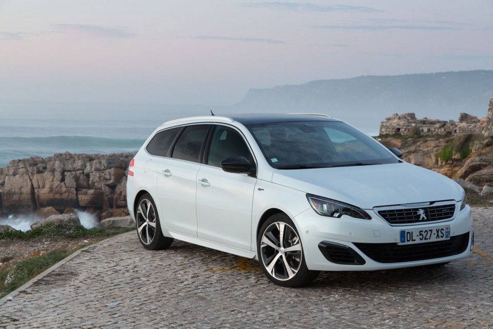 Photo Peugeot 308 SW GT Blanc Nacré - Essais 2015