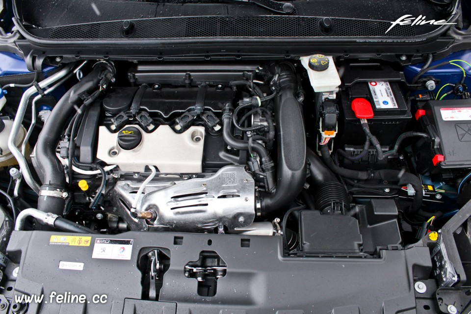 Photo moteur essence 1.6 PureTech 225 EAT8 Peugeot 308 GT - Essa